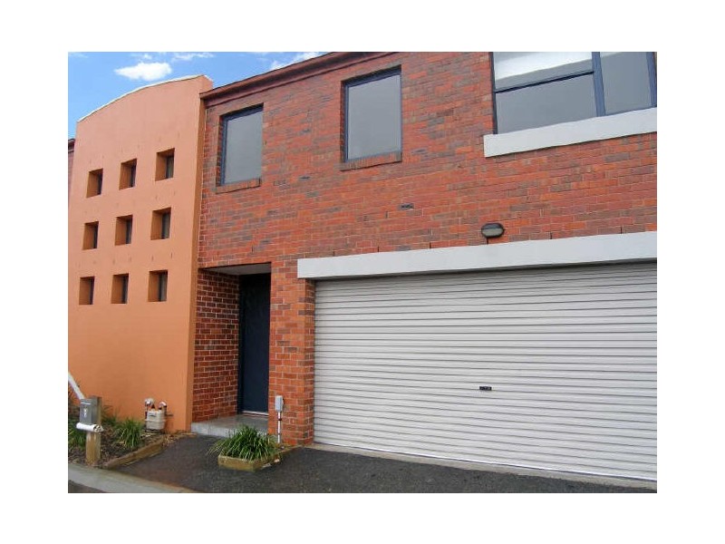 Unit 2/21 Oaks Lane, Pakenham VIC 3810