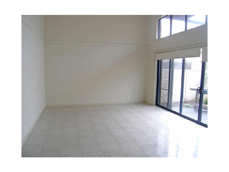 Unit 2/21 Oaks Lane, Pakenham VIC 3810