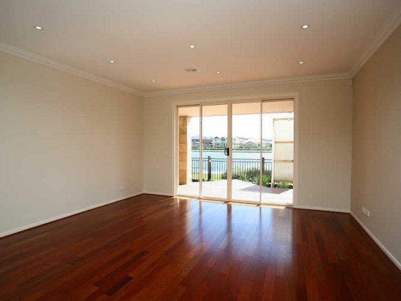 11/16-20 Cormorant Parade, Pakenham VIC 3810