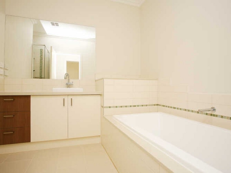 11/16-20 Cormorant Parade, Pakenham VIC 3810