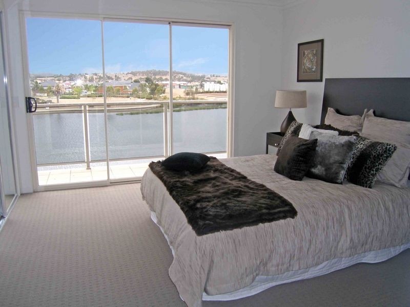 8/16-20 Cormorant Parade, Pakenham VIC 3810