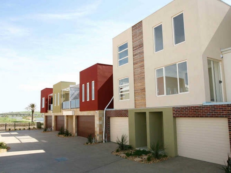 8/16-20 Cormorant Parade, Pakenham VIC 3810