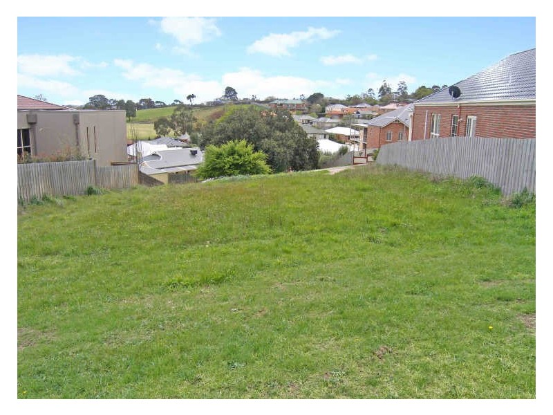 16 Melville Park Drive, Berwick VIC 3806