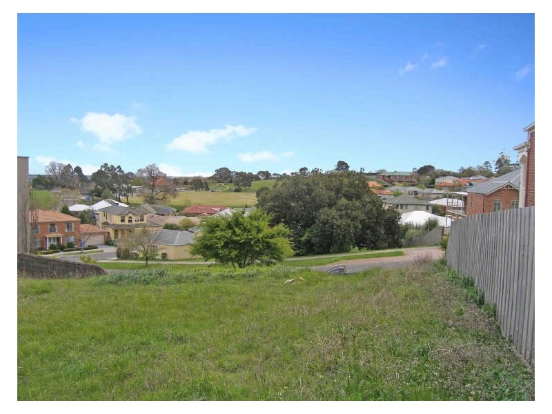 16 Melville Park Drive, Berwick VIC 3806