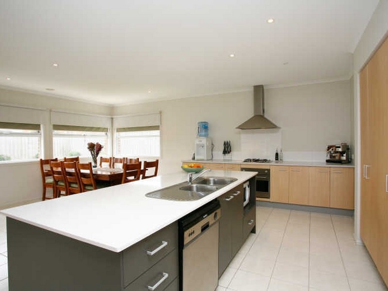 2 Loxley Boulevard, Narre Warren South VIC 3805