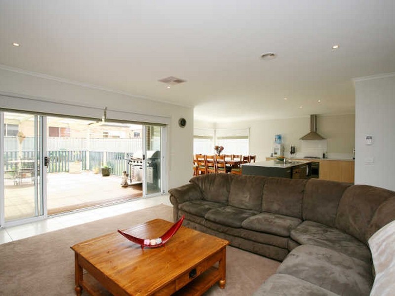 2 Loxley Boulevard, Narre Warren South VIC 3805