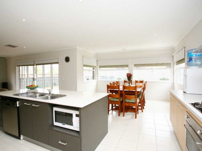 2 Loxley Boulevard, Narre Warren South VIC 3805