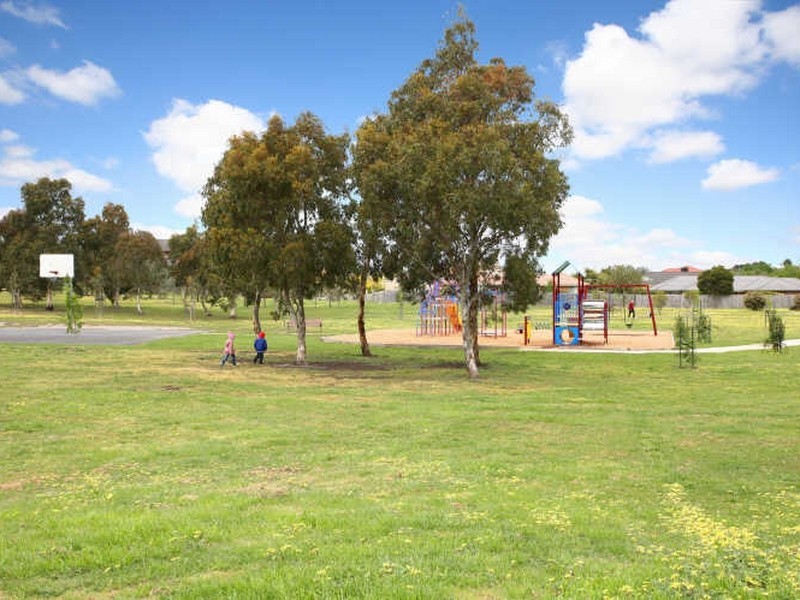 2 Loxley Boulevard, Narre Warren South VIC 3805