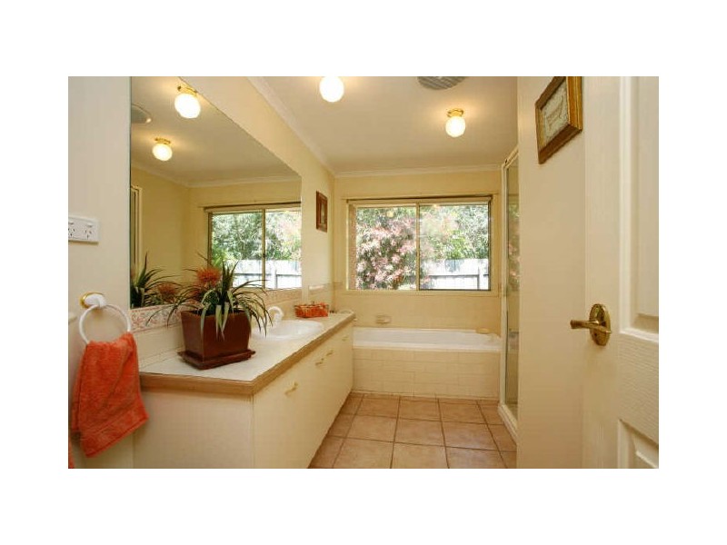 5 Robinia Court, Narre Warren South VIC 3805