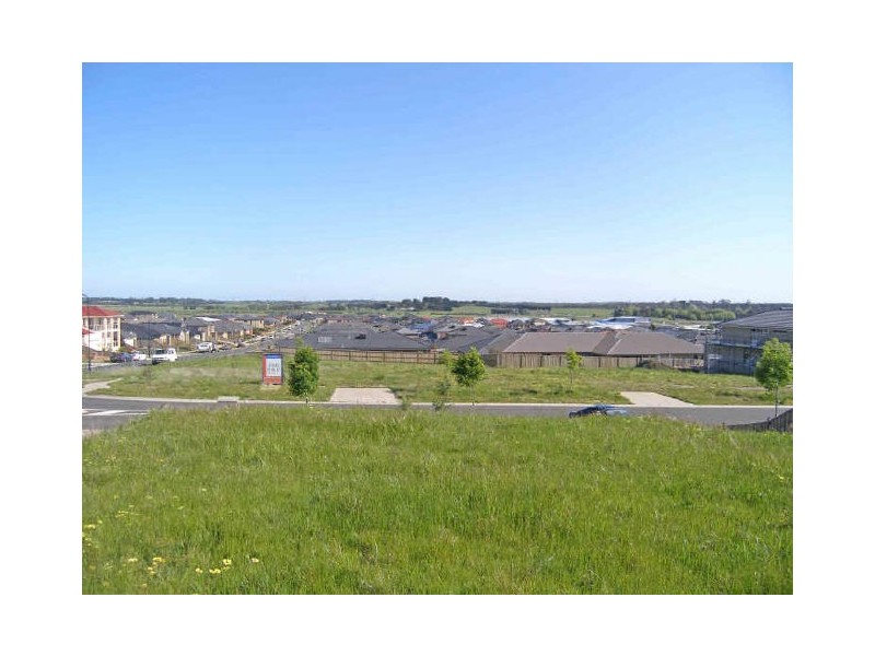 22 Highvale Crescent, Berwick VIC 3806