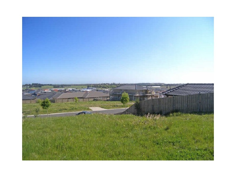 22 Highvale Crescent, Berwick VIC 3806