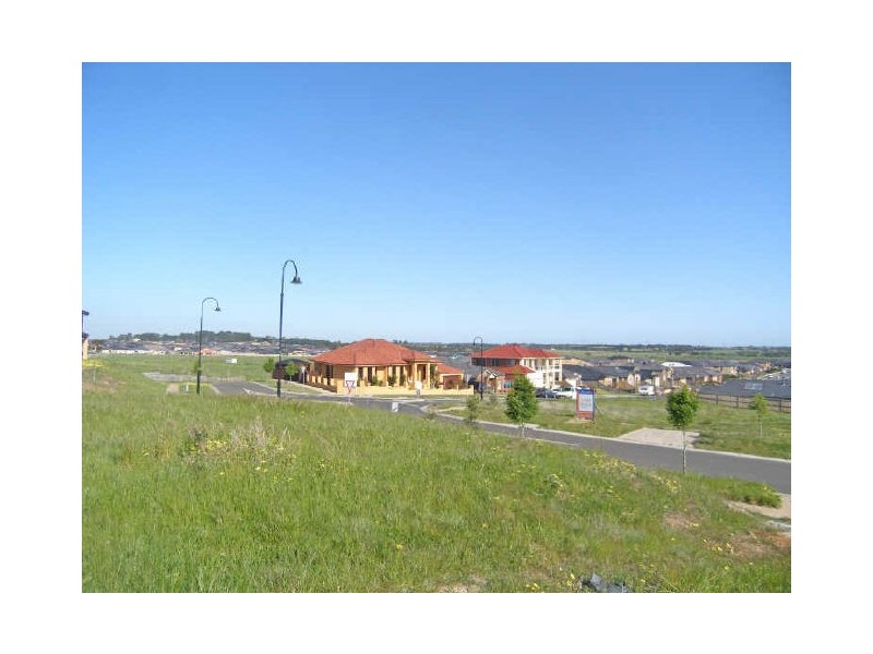 22 Highvale Crescent, Berwick VIC 3806