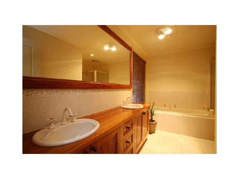 5 Vista Place, Beaconsfield VIC 3807