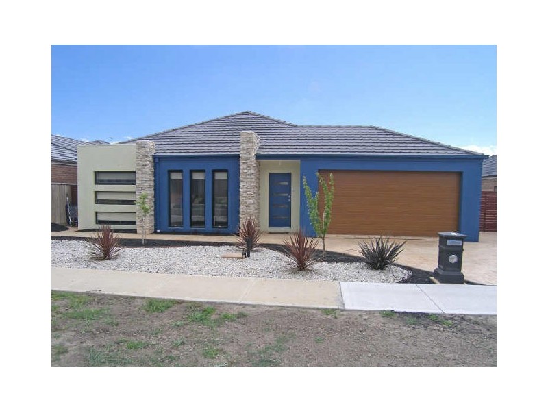 5 Lauradan Avenue, Berwick VIC 3806