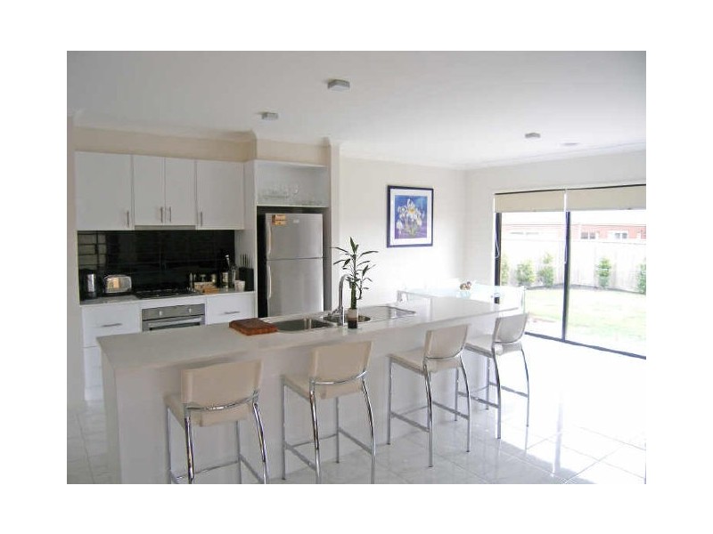 5 Lauradan Avenue, Berwick VIC 3806