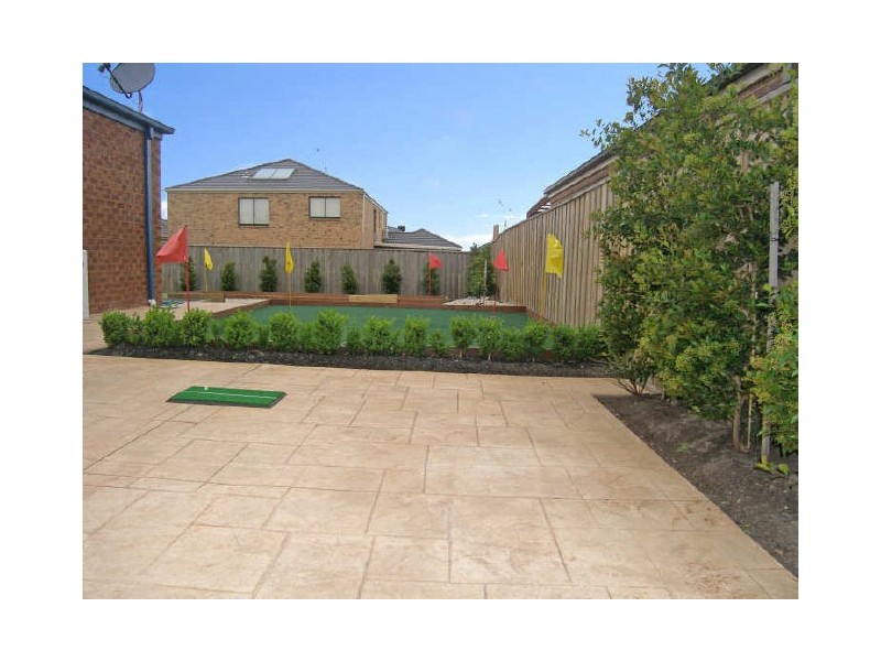 5 Lauradan Avenue, Berwick VIC 3806