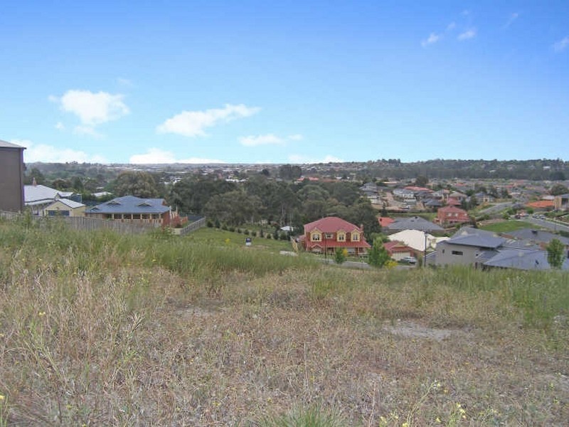 8 Crestview Drive, Beaconsfield VIC 3807