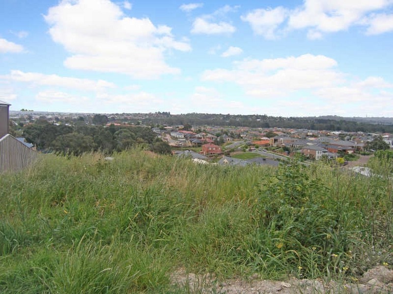8 Crestview Drive, Beaconsfield VIC 3807