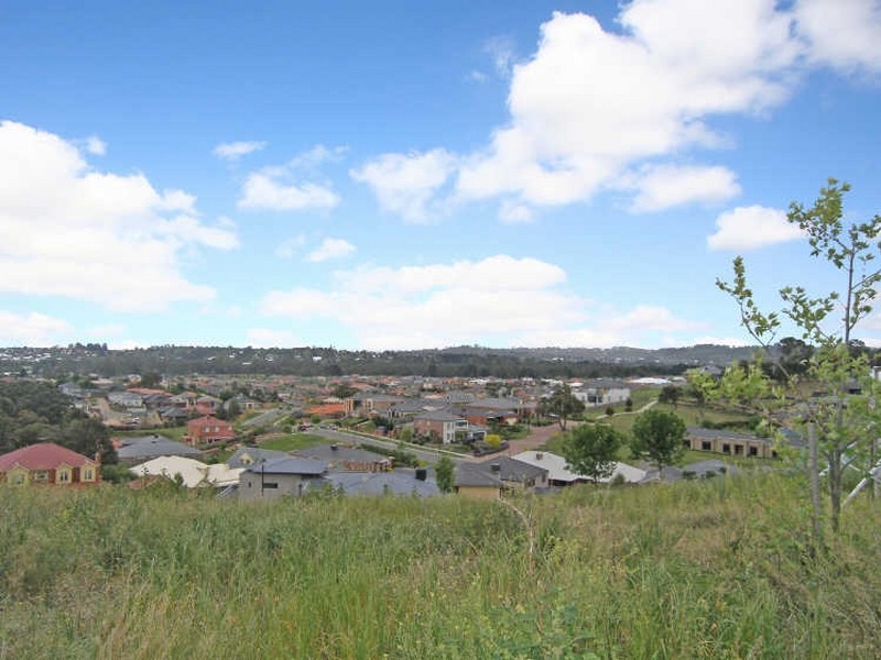 8 Crestview Drive, Beaconsfield VIC 3807