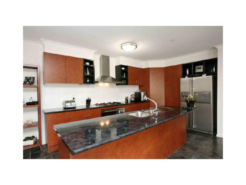 10 Fetlock Lane, Cranbourne East VIC 3977