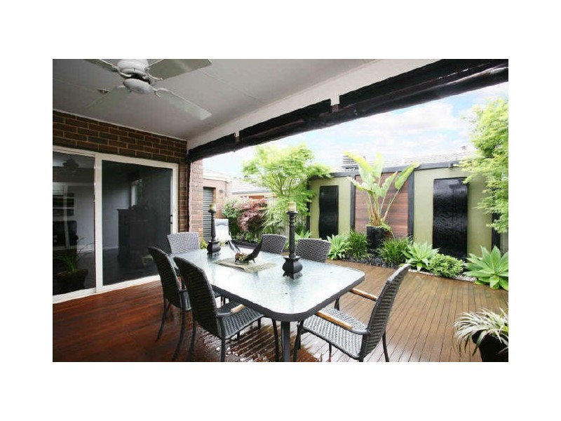 10 Fetlock Lane, Cranbourne East VIC 3977