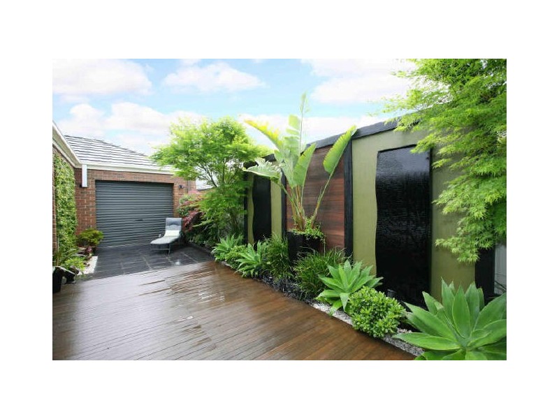 10 Fetlock Lane, Cranbourne East VIC 3977