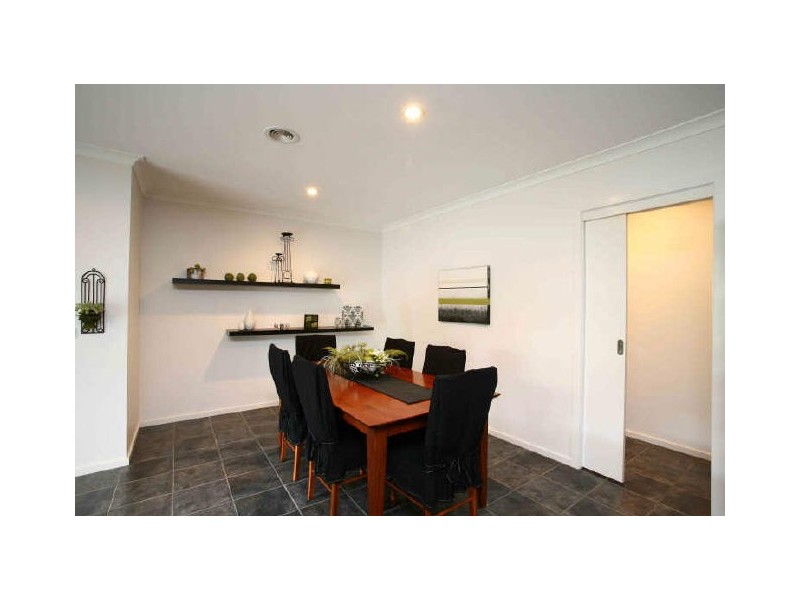 10 Fetlock Lane, Cranbourne East VIC 3977