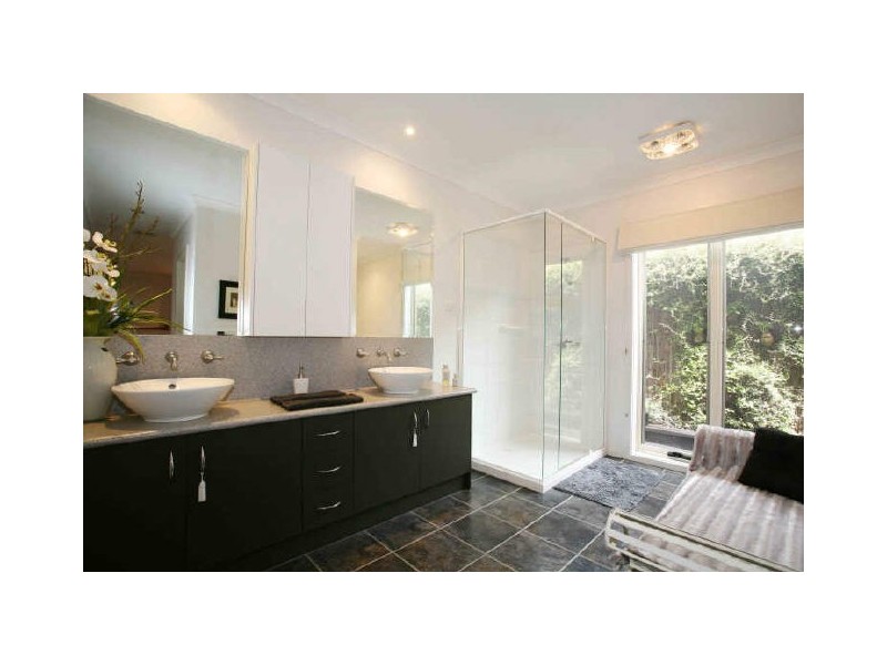 10 Fetlock Lane, Cranbourne East VIC 3977