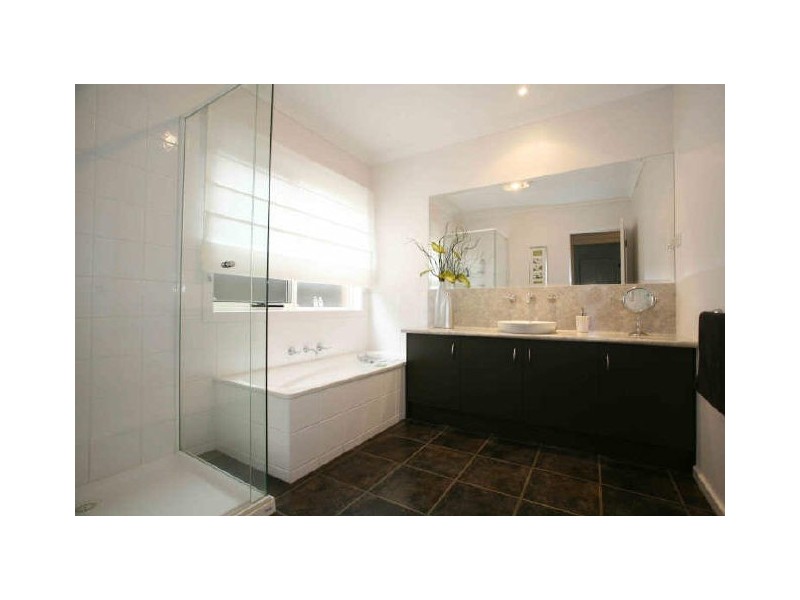 10 Fetlock Lane, Cranbourne East VIC 3977