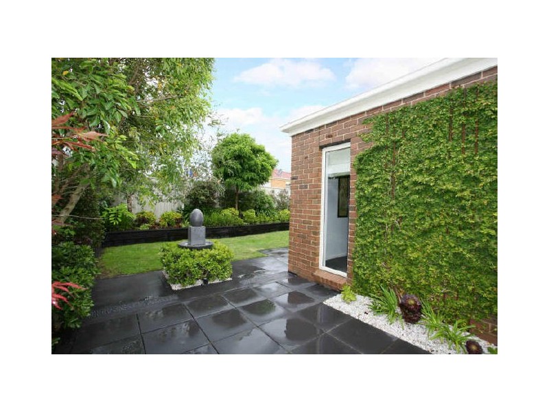 10 Fetlock Lane, Cranbourne East VIC 3977