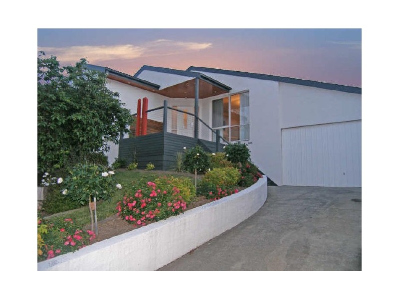 52 Avebury Drive, Berwick VIC 3806