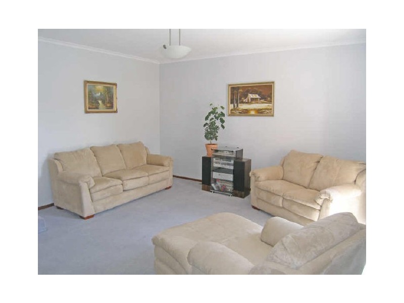 52 Avebury Drive, Berwick VIC 3806