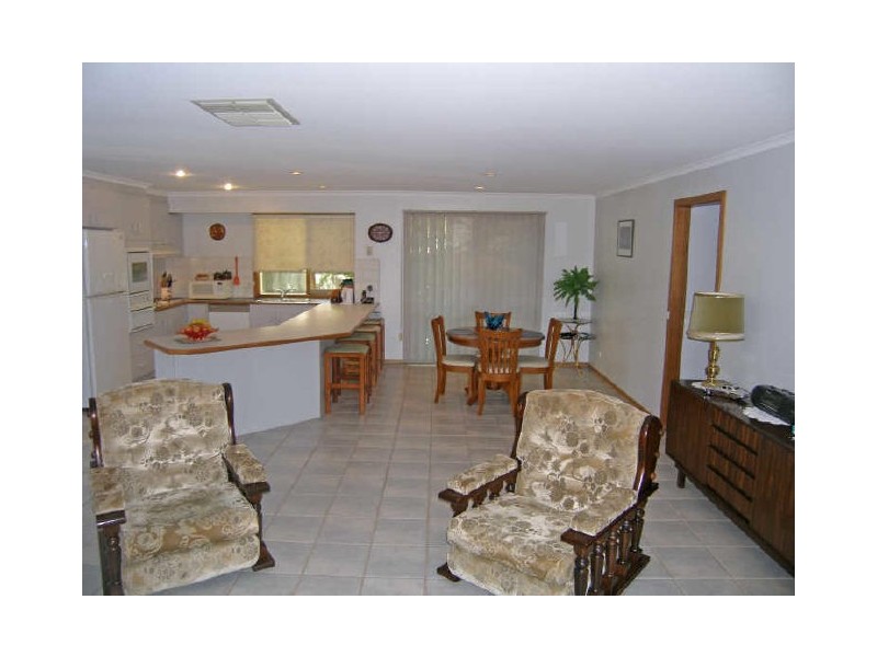 52 Avebury Drive, Berwick VIC 3806