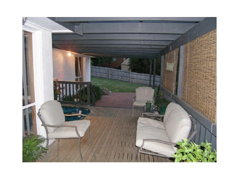 52 Avebury Drive, Berwick VIC 3806