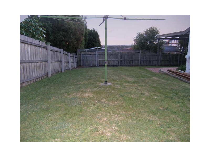 52 Avebury Drive, Berwick VIC 3806