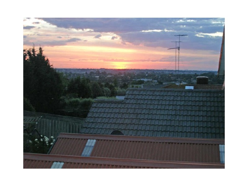 52 Avebury Drive, Berwick VIC 3806