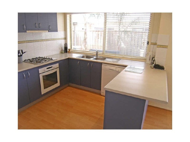 8 Newbury Drive, Berwick VIC 3806