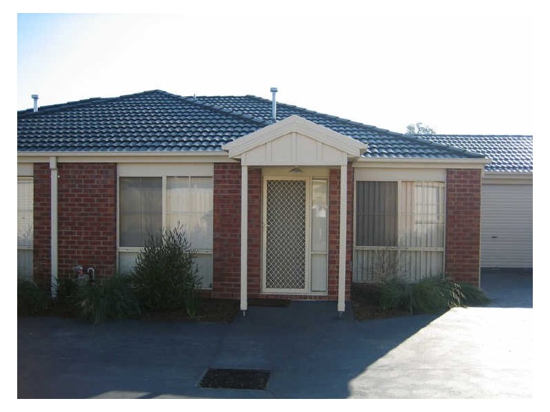 4/19-21 Maculata Drive, Cranbourne VIC 3977