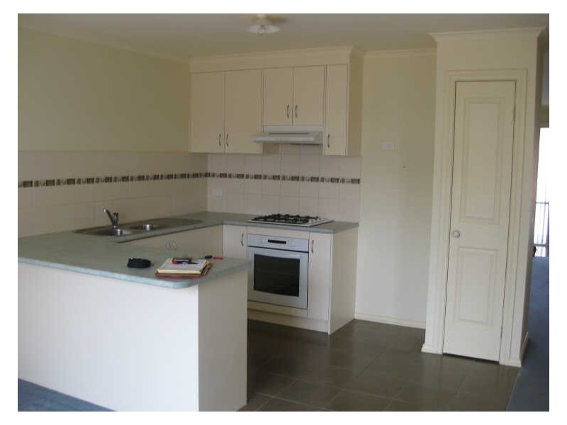 4/19-21 Maculata Drive, Cranbourne VIC 3977