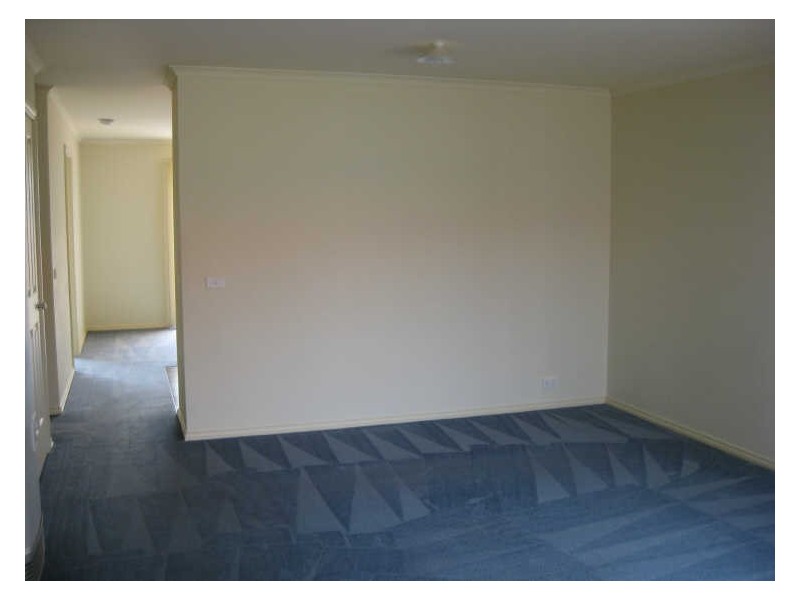 4/19-21 Maculata Drive, Cranbourne VIC 3977