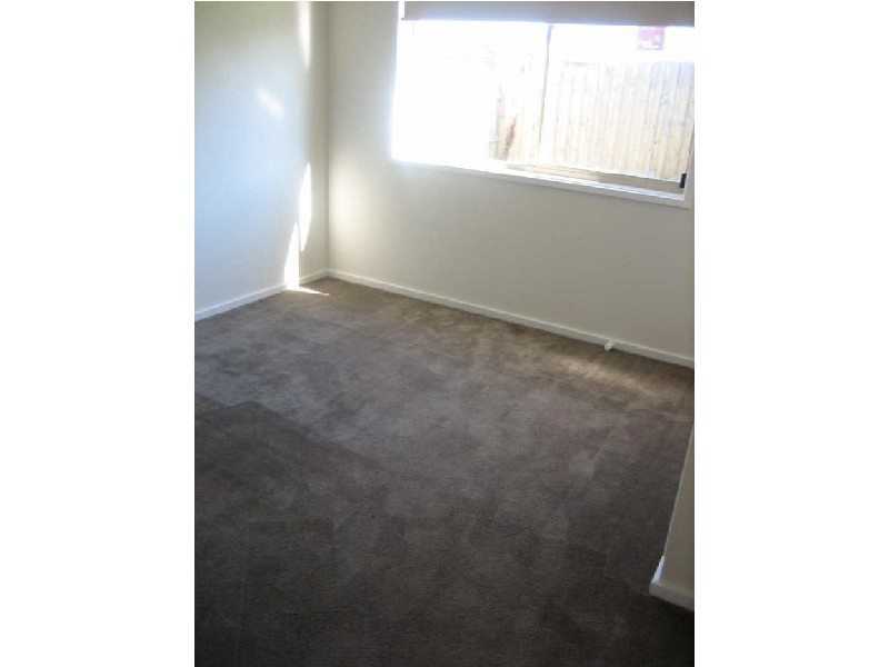 1 Sunbird Avenue, Cranbourne VIC 3977