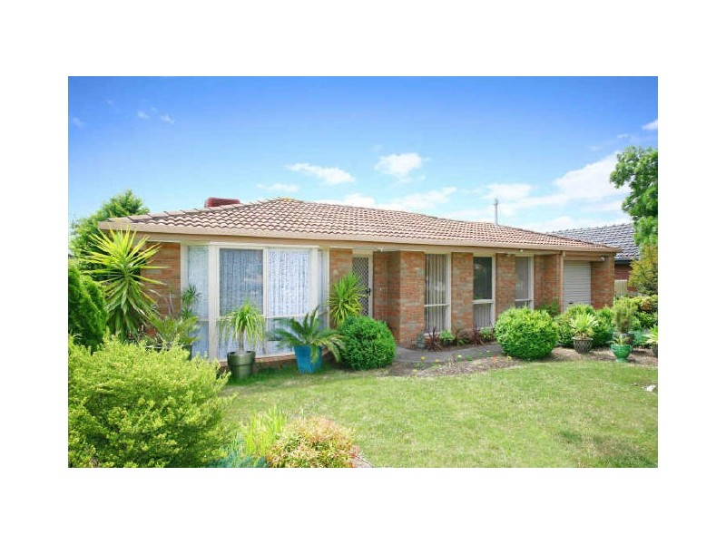 64 St Boswells Avenue, Berwick VIC 3806