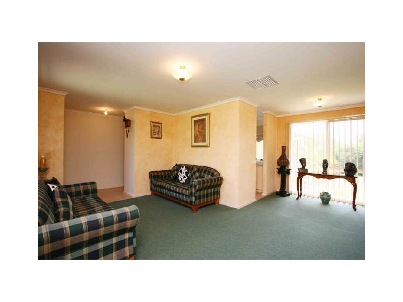 64 St Boswells Avenue, Berwick VIC 3806