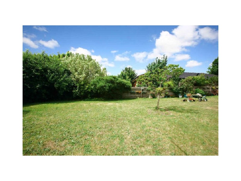 64 St Boswells Avenue, Berwick VIC 3806