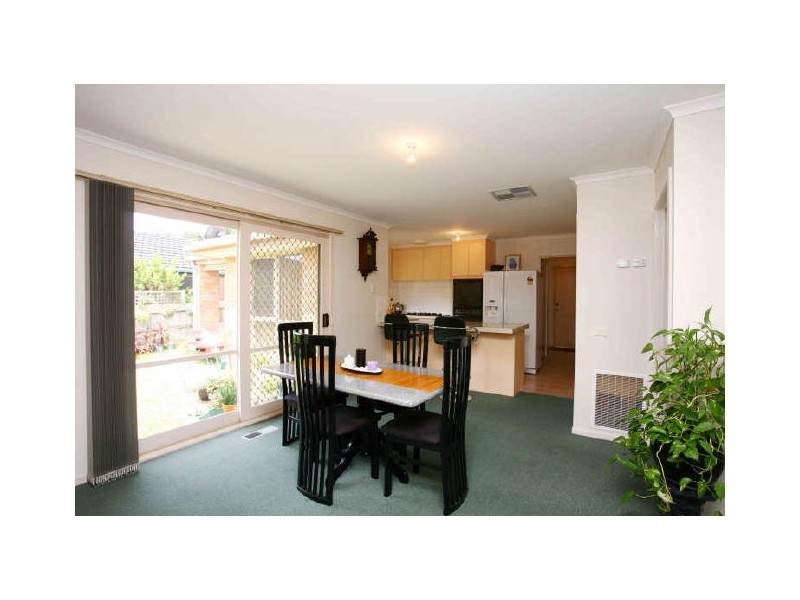 64 St Boswells Avenue, Berwick VIC 3806