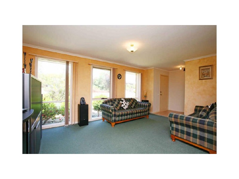 64 St Boswells Avenue, Berwick VIC 3806