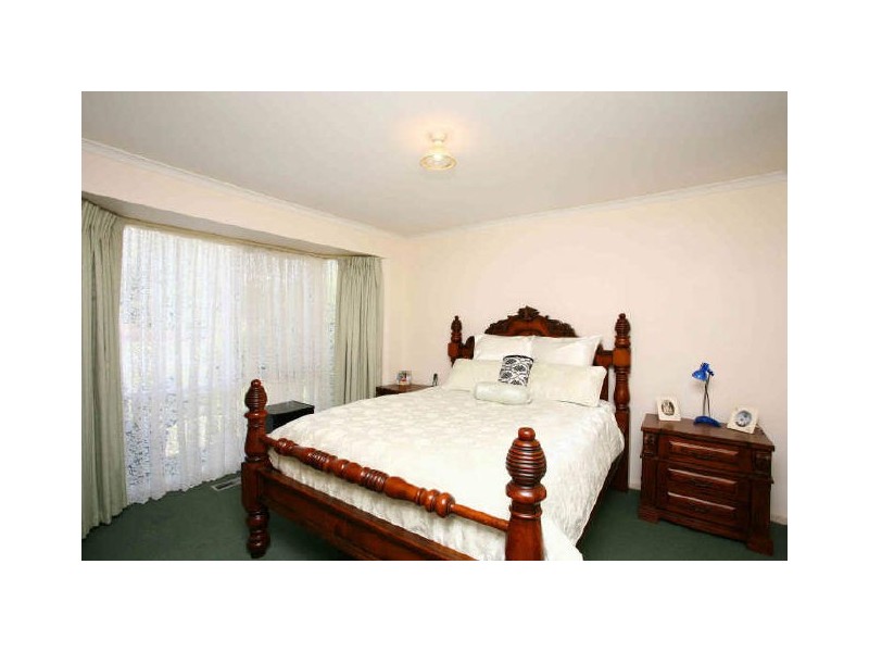 64 St Boswells Avenue, Berwick VIC 3806