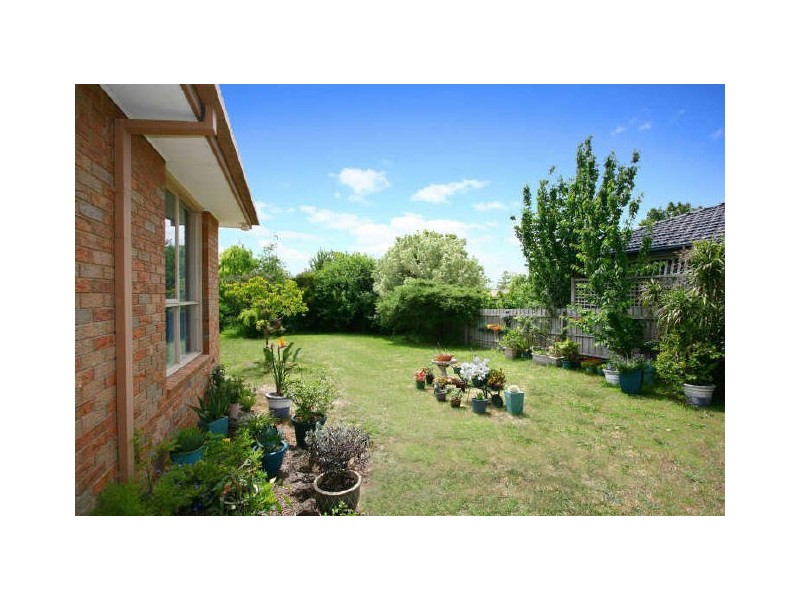 64 St Boswells Avenue, Berwick VIC 3806