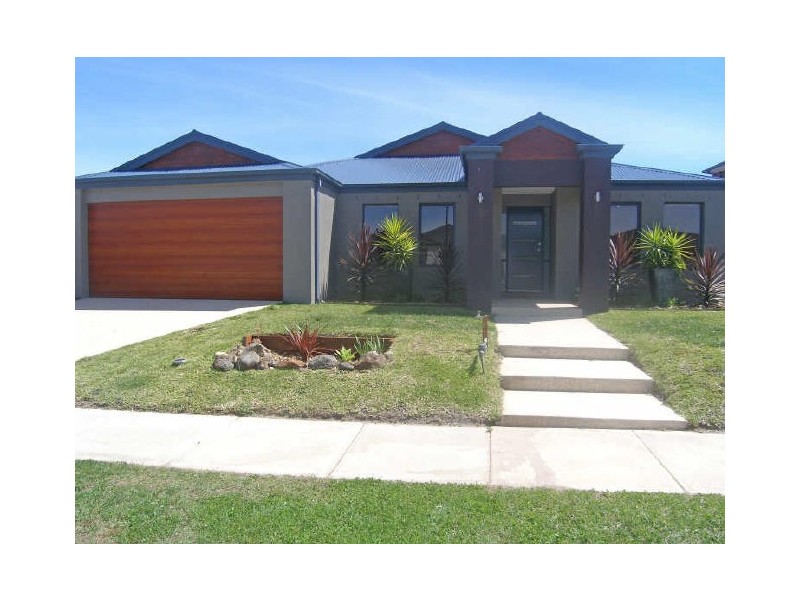 6 Ogle Way, Cranbourne North VIC 3977