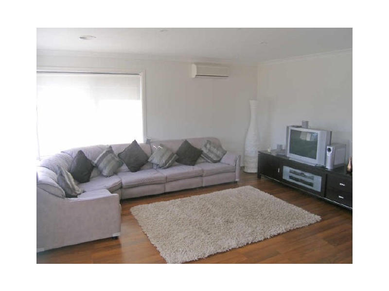 6 Ogle Way, Cranbourne North VIC 3977